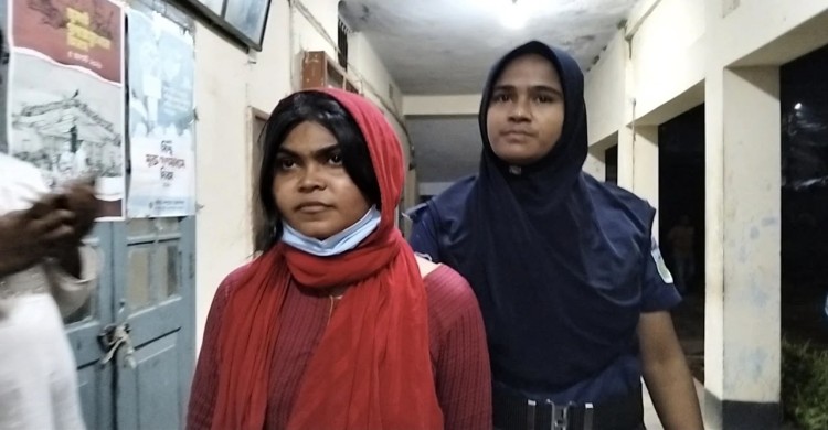 ফ্যামিলি কার্ডের কথা বলে টাকা নেয়ার অভিযোগ, এনসিপি নেত্রী আটক