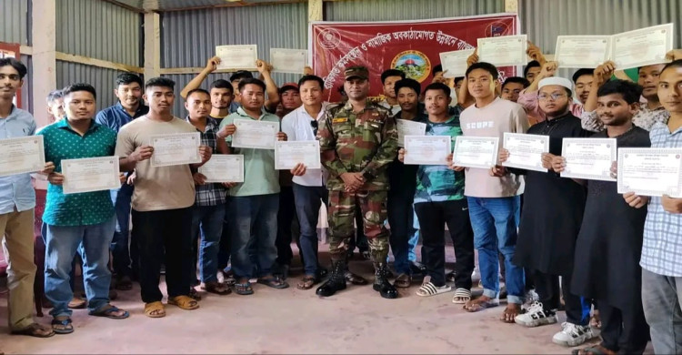 মহালছড়ি জোনের উদ্যোগ: ২৫ তরুণ পেল মোবাইল রিপেয়ারিংয়ের সনদ ও আত্মকর্মসংস্থানের সুযোগ