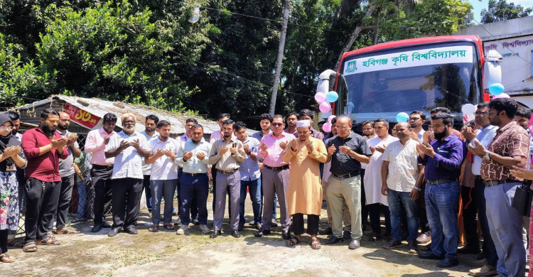 শিক্ষার্থীদের পরিবহন সুবিধায় হবিগঞ্জ কৃষি বিশ্ববিদ্যালয়ে বাস সেবার উদ্বোধন