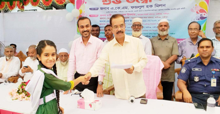 পাঠ‍্যবইয়ের পাশাপাশি কর্মমুখী শিক্ষায় দক্ষ করে গড়ে তুলতে হবে-কালীগঞ্জে এমপি ফজলুল হক মিলন