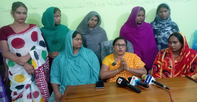 রংপুরের রানী হিজরার হুমকিতে নিরাপত্তার প্রতিকার চেয়ে মৌ হিজরার সংবাদ সম্মেলন