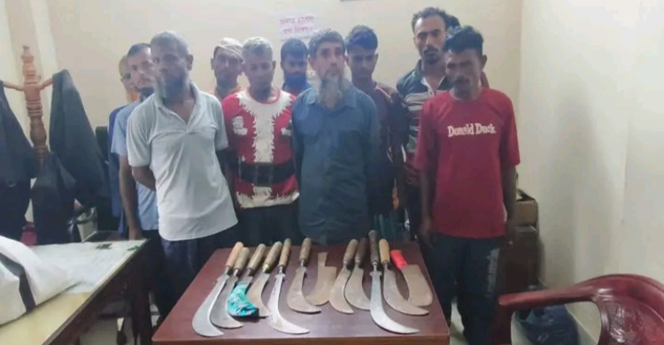 নড়াইল সদর থানা পুলিশের অভিযানে দেশীয় অস্ত্রসহ ১১ জন গ্রেপ্তার