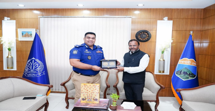 রাজশাহী রেঞ্জ ডিআইজি সঙ্গে ইন্ডিয়ান সহকারী হাই কমিশনার সৌজন্য সাক্ষাৎ