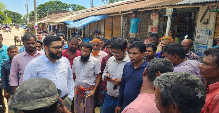 কালাই থেকে জামালগঞ্জে নেওয়ার পথে ক্ষেতলালে ১৯ বস্তা ডিএপি সার জব্দ