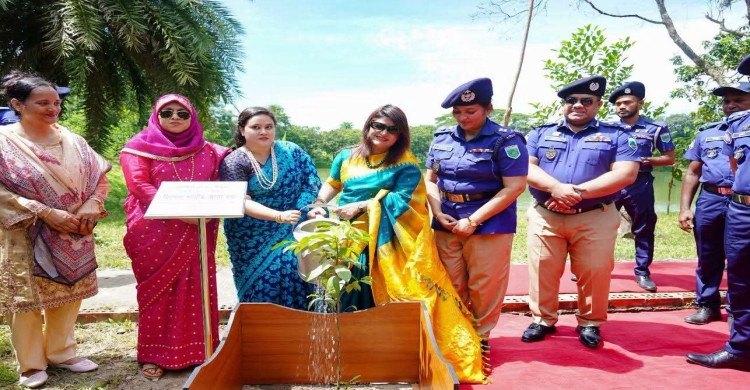 জয়পুহাট জেলা পুলিশ লাইন্সে মাছের পোনা অবমুক্তকরণ ও বৃক্ষরোপণ কর্মসূচি অনুষ্ঠিত
