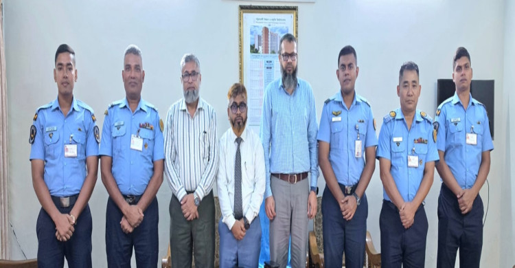 যুদ্ধবিমান পুন:স্থাপনের লক্ষ্যে বিমানবাহিনীর টেকনিক্যাল টিমের পবিপ্রবির ইউনিভার্সিটি স্কয়ার পরিদর্শন