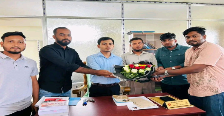 জয়পুরহাটের দুই কৃতি সন্তানকে ফুলেল শুভেচ্ছা