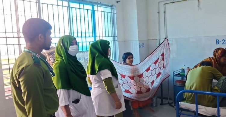 জয়পুরহাটে যৌতুকের দাবিতে জয়পুরহাটে গৃহবধূকে দাহ্য পদার্থ নিক্ষেপ