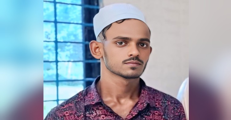 সাদেকপুর ভাগলাকুট দরবার শরীফের পীরের হাত ধরে এক যুবকের ইসলাম গ্রহণ