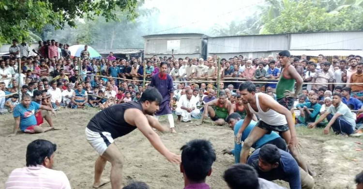 আশাপুর মাঠে গ্রাম বাংলার ঐতিহ্যবাহী হাডুডুর লড়াই